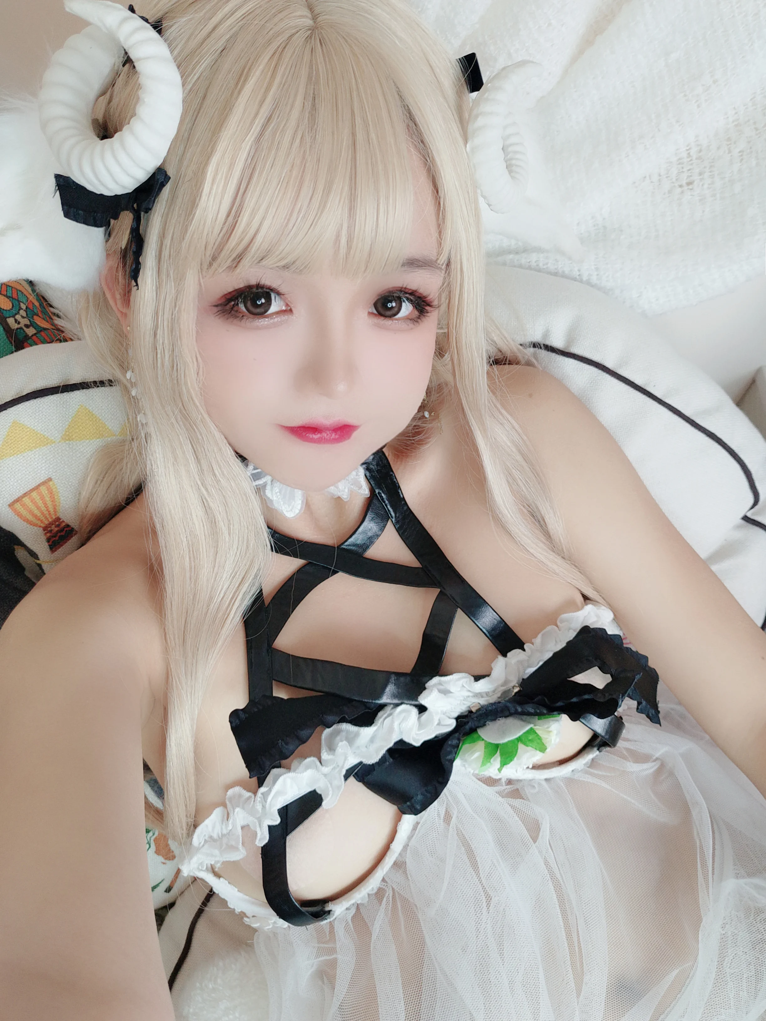 Đọc truyện hentai Tuyển tập Albums siêu phẩm Cosplay - Chap 1011 - Rina Jiao - White Lamb