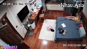 Đặt cam ra trong phòng mở cam xem thì phát hiện em vợ tự ý vào phòng tụt váy sờ lồn (Đặt cam ra trong phòng mở cam xem thì phát hiện em vợ tự ý vào phòng tụt váy sờ lồn) [26]