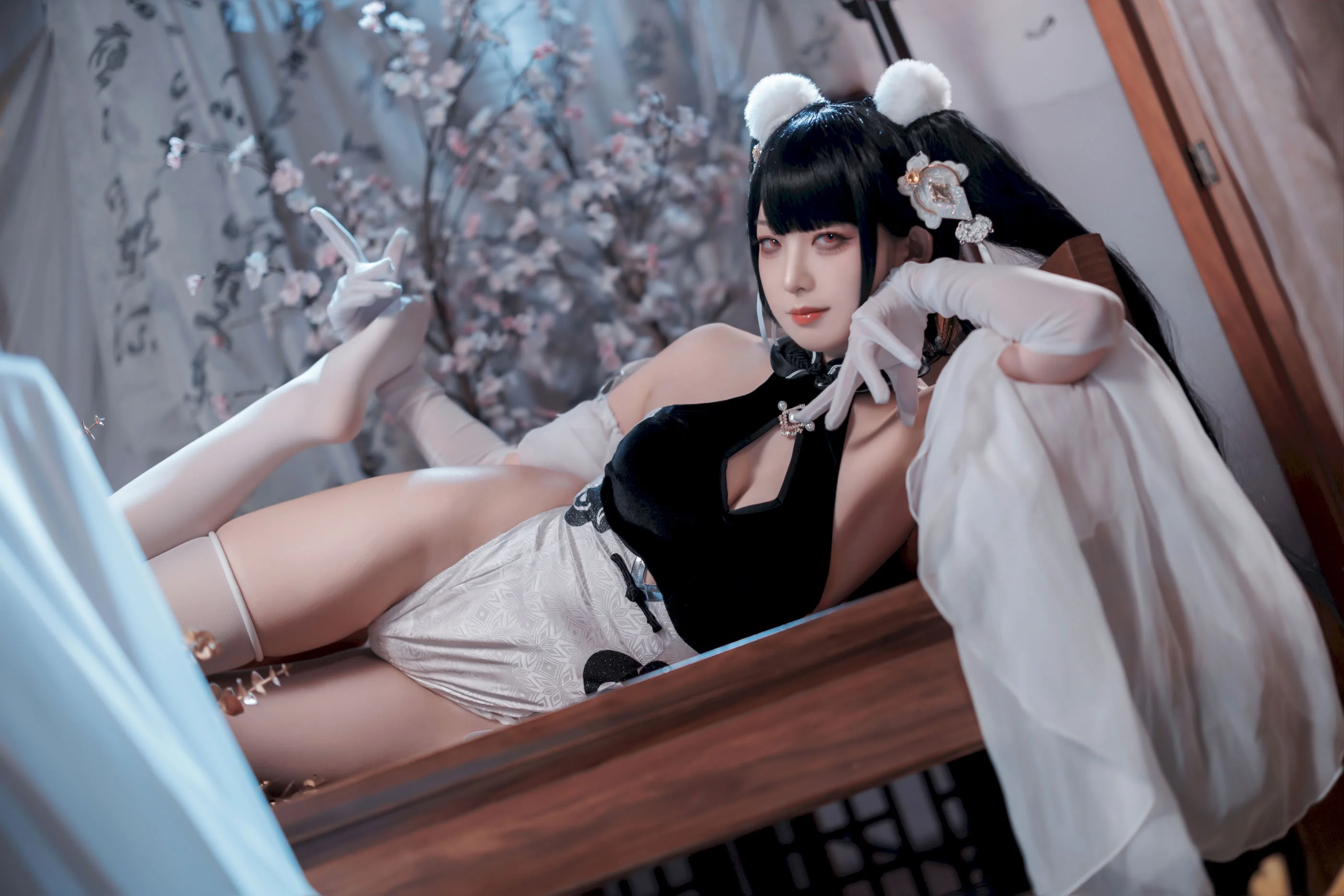 Đọc truyện hentai Tuyển tập Albums siêu phẩm Cosplay - Chap 1170 - The Frontier V - Azur Lane Peter Strasser Erotic Books and Jade