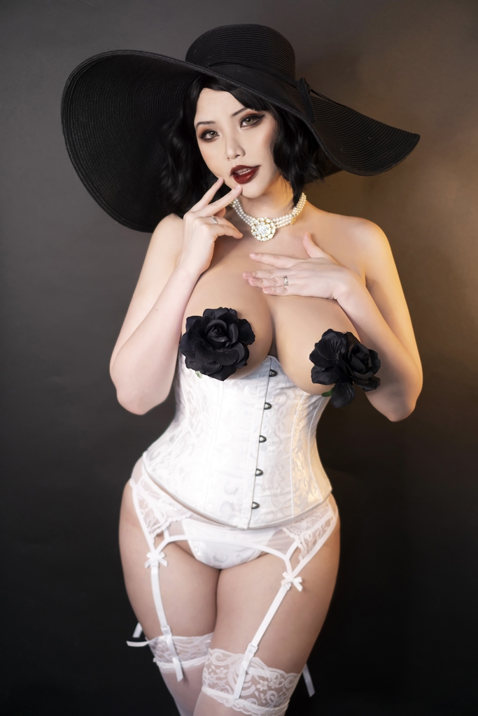 Đọc truyện hentai Tuyển tập Albums siêu phẩm Cosplay - Chap 333 - Hana Bunny – Lady Dimitrescu