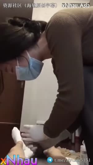 các em y tá nhiệt tình sóc lọ cho bênh nhân nứng cặc 2 (các em y tá nhiệt tình sóc lọ cho bênh nhân nứng cặc 2) [26]
