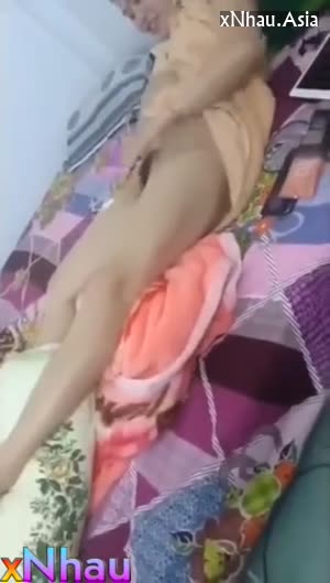 Bà chị dâu lén lút gả tình em chồng cỡi chuồng bắt em chồng suất kem xoa lồn cho mình (Bà chị dâu lén lút gả tình em chồng cỡi chuồng bắt em chồng suất kem xoa lồn cho mình) [26]