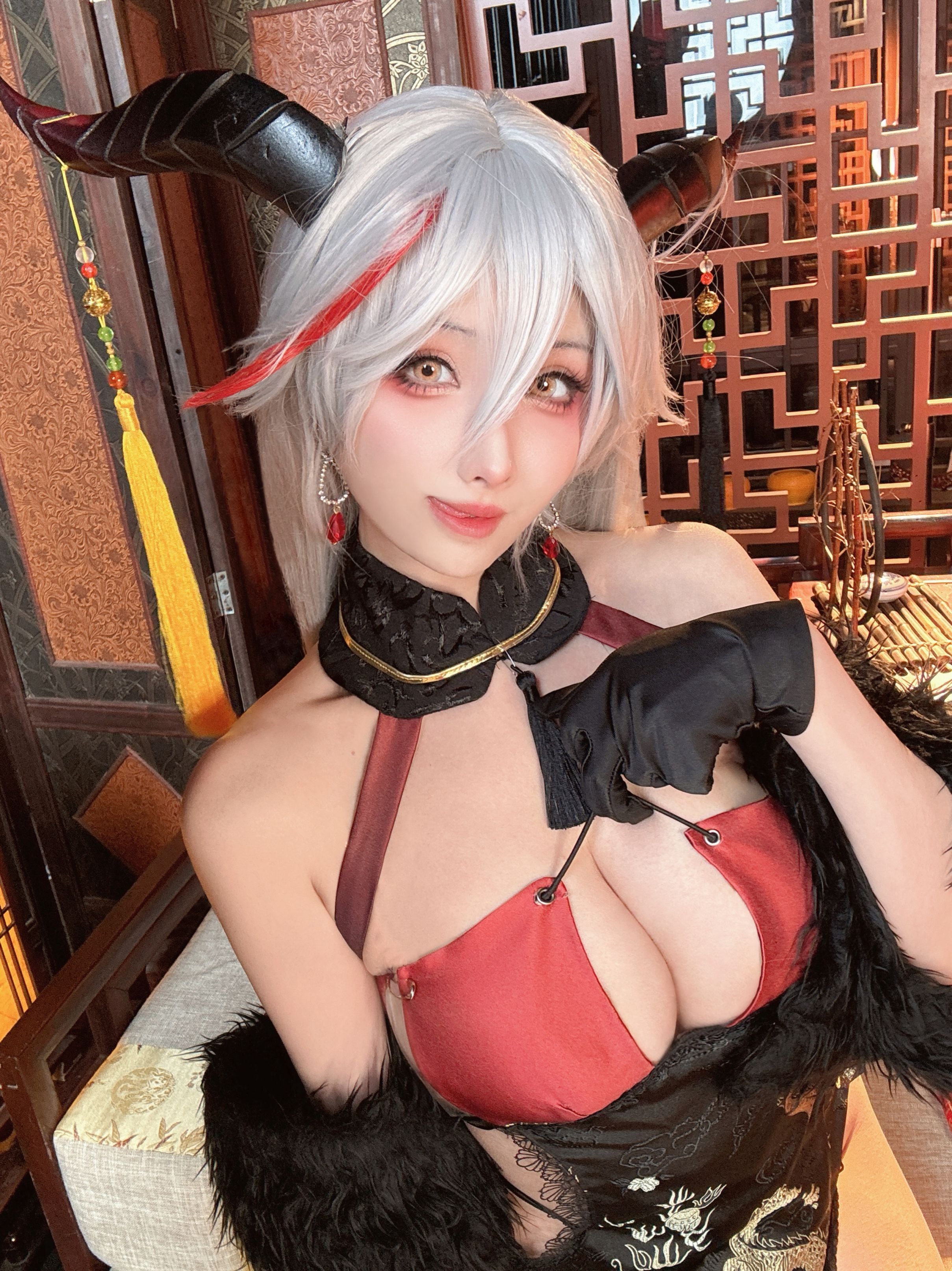 Đọc truyện hentai Tuyển tập Albums siêu phẩm Cosplay - Chap 53 - Liang Liangzi Năm con Rồng