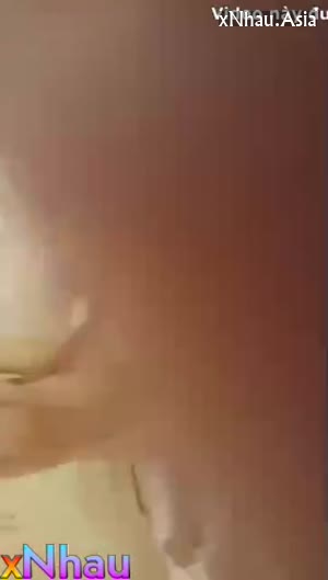 Cay 2 thằng bạn địt vợ mình còn chồng ở ngoài quay video (Cay 2 thằng bạn địt vợ mình còn chồng ở ngoài quay video) [26]