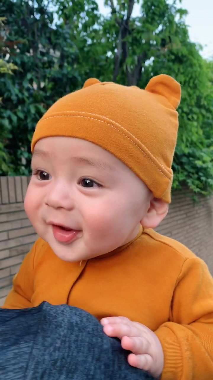 なぜルカは笑っているの 後ろには何もなかったw ルルくん 癒しの瞬間 赤ちゃんのいる生活 Ogasawara Family In Tiktok Exolyt