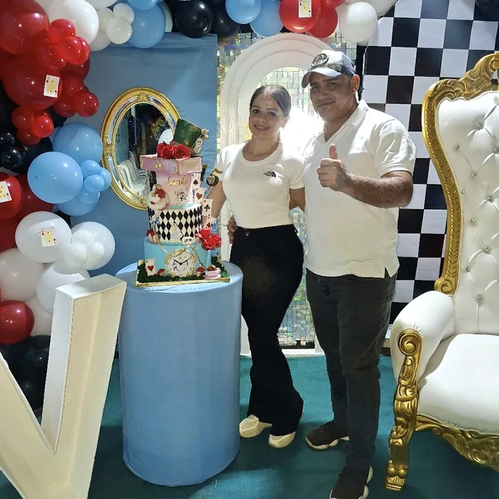 vanecakes1595