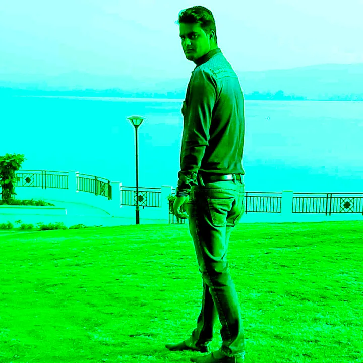 l_o_v_i_n_g__b_o_y