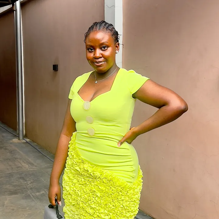 @theadeola_lumina