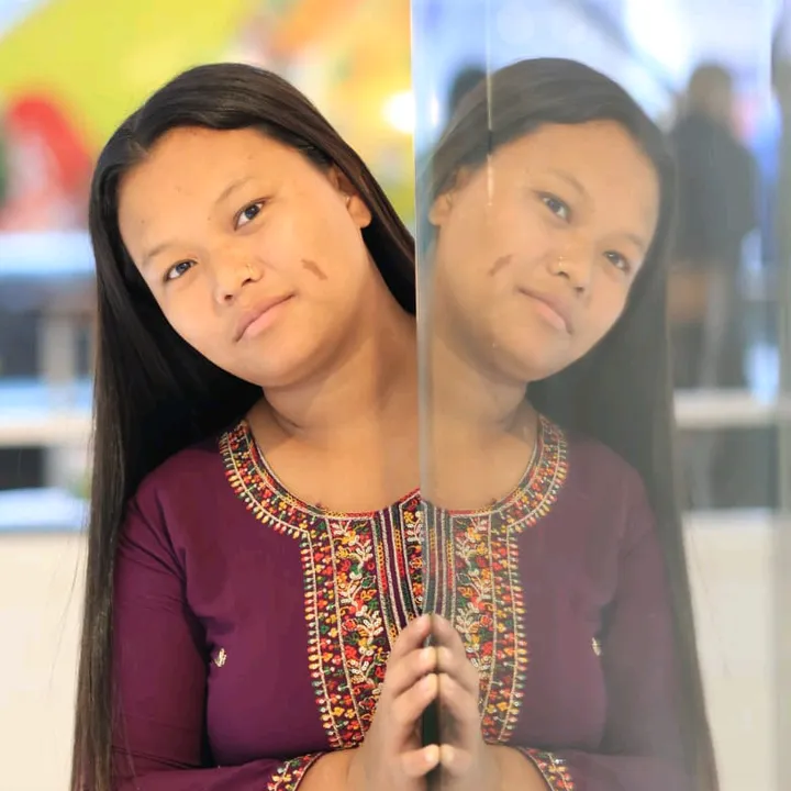 anjilaalemagar2
