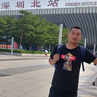 钓鱼的男人