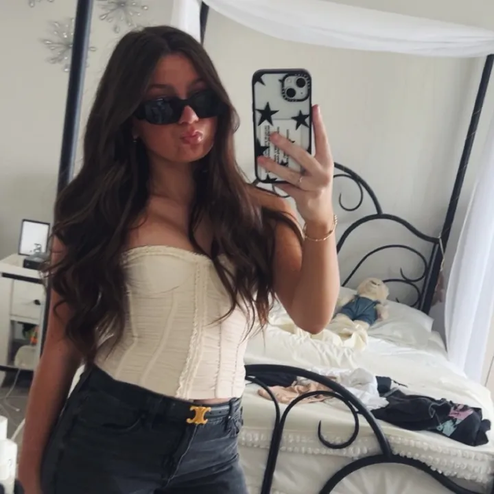@gia.lesher