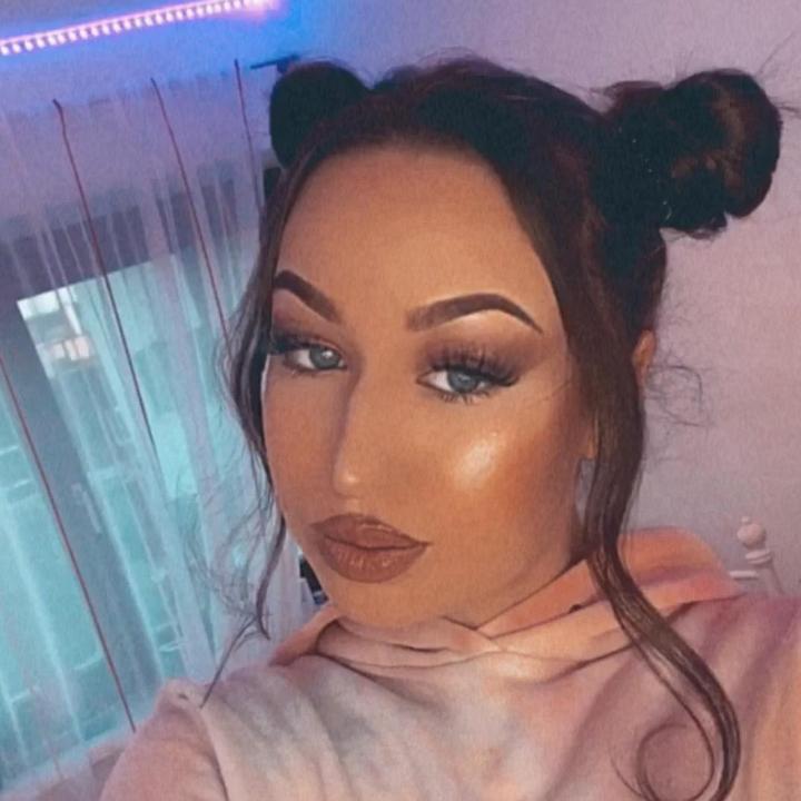 Laura🥰 - suara asli