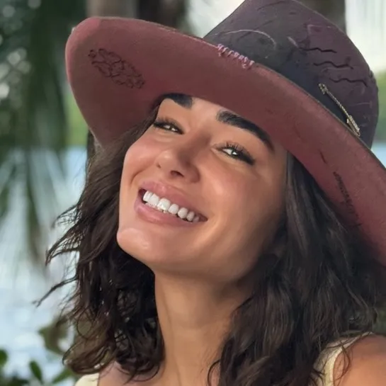 Brú luccas (@bruluccas30) - Urlebird