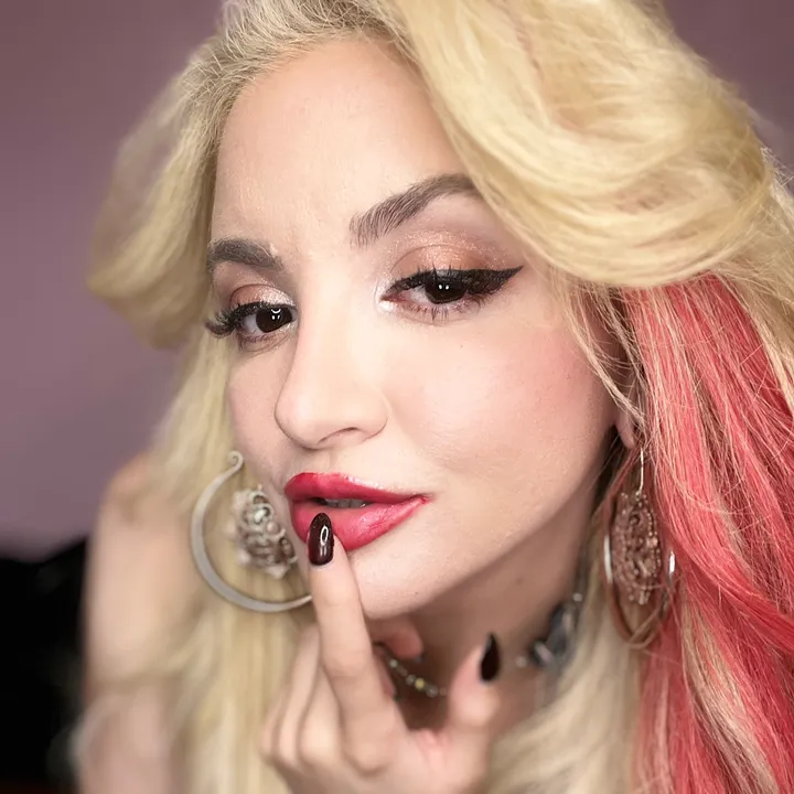 @lolafaex