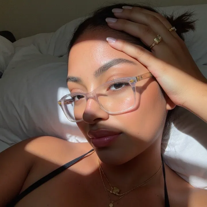 @lizzieyesenia_