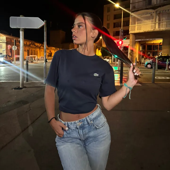 annaazmrn