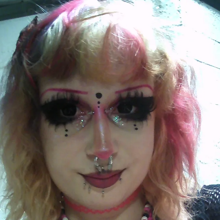 @weirdgrossgurl