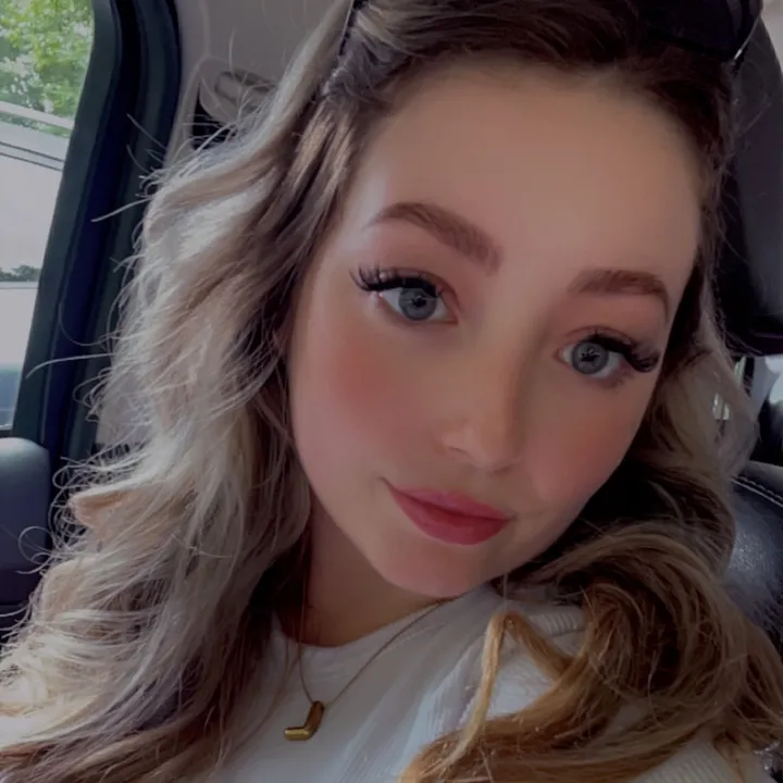 @_lauraerica