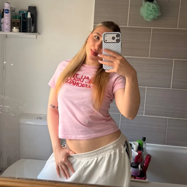 @ellielouisethompson