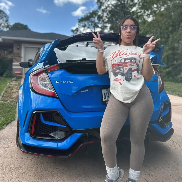 @adrianavg8080