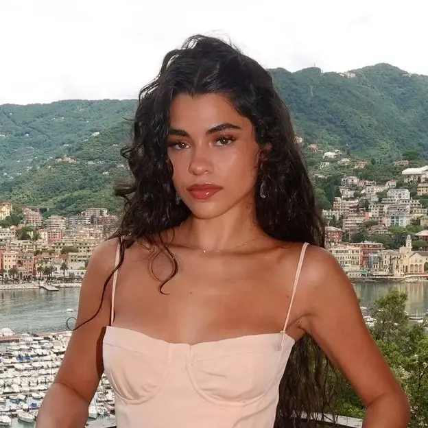 Ava - fits