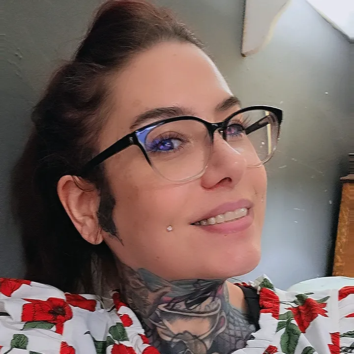 magenta_marie