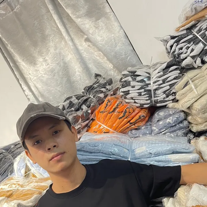 66824.clothingsupplier