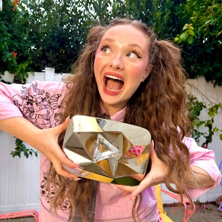 @zoetube__