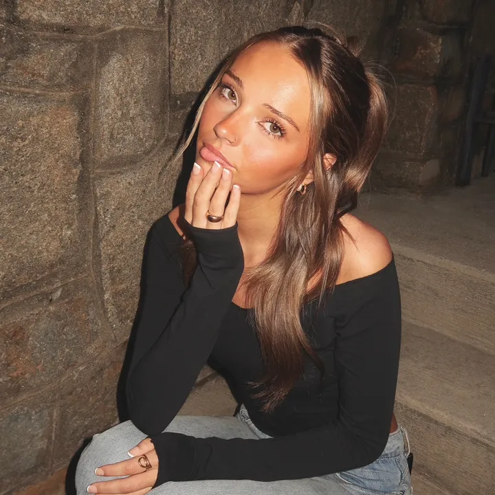 @thezoerenee