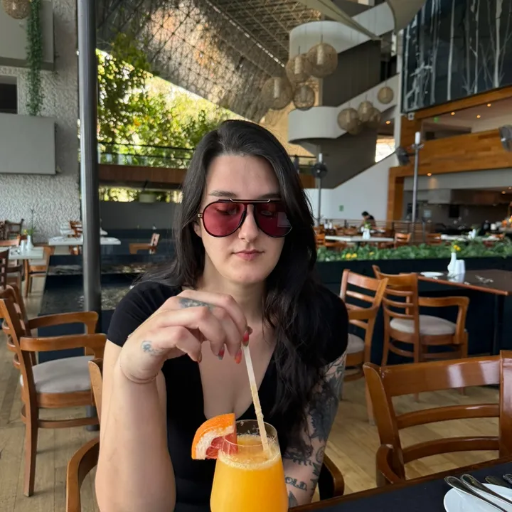 @thetravelingchickin
