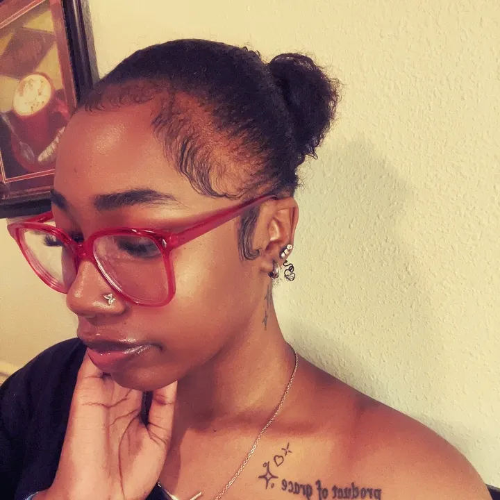 girlwglasses3000