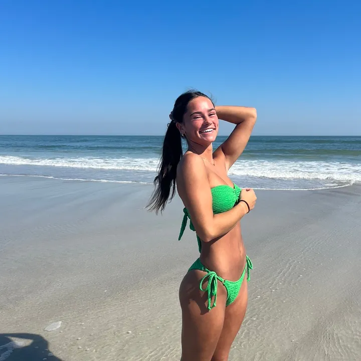 Delaney (@delaney_porazinski) - Urlebird