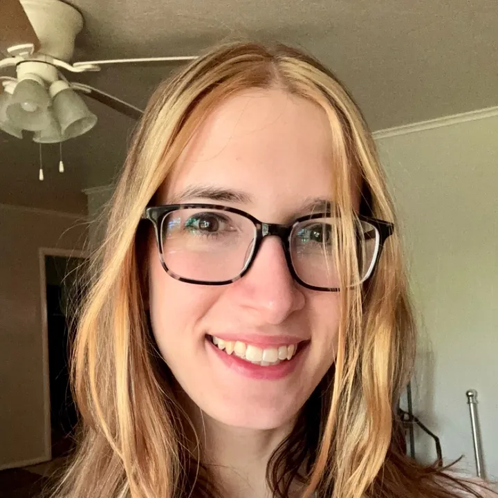 Caylee P (@cayleependerass) - Urlebird