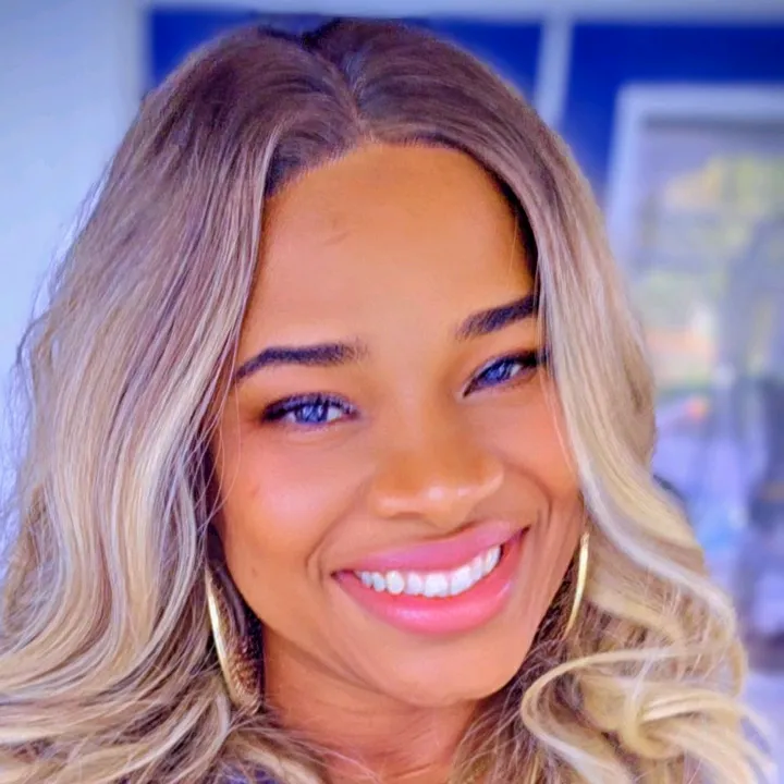 @itssnichola