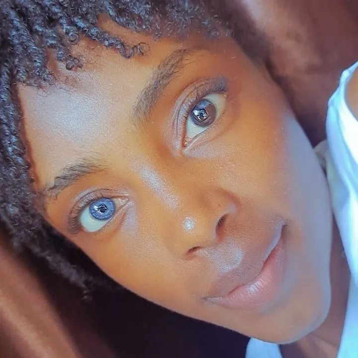 @nana_with_heterochromia