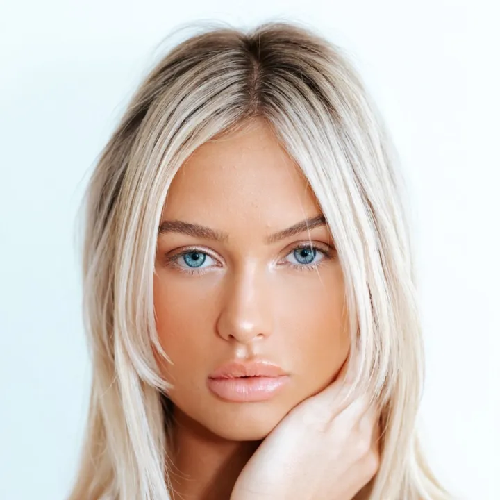 Caroline Wick (@carollinewick) - Urlebird