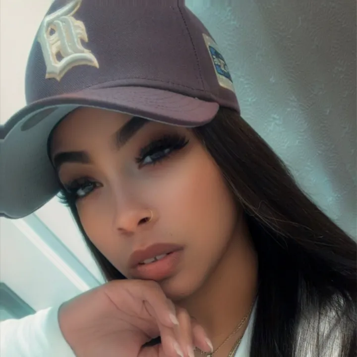 rachelsecondtonone