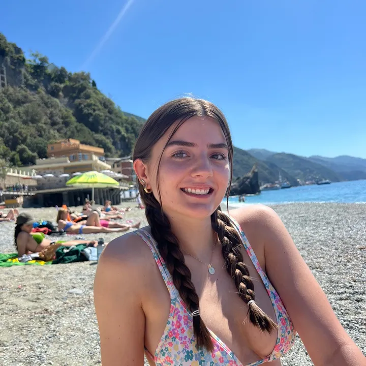 caitlinncarmodyy
