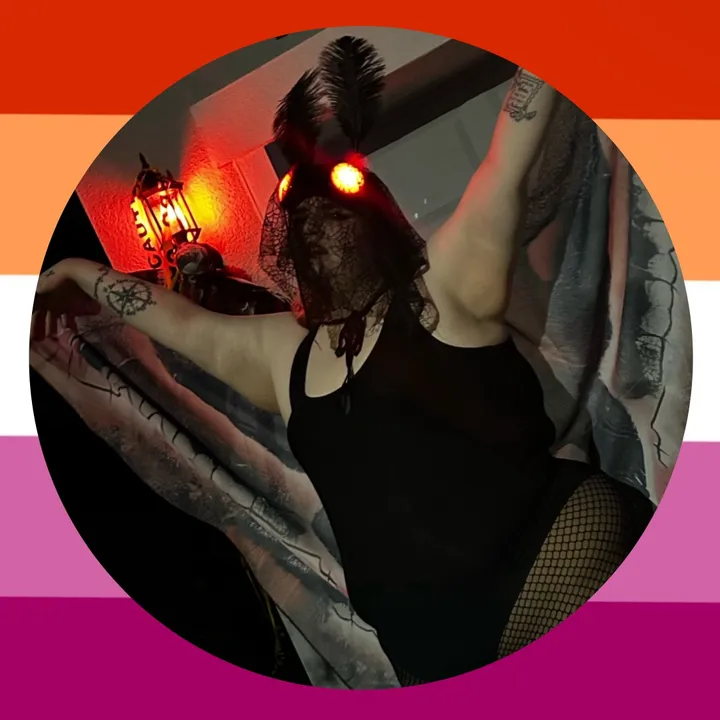 @trashqueenrori