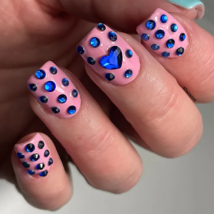 nailamos