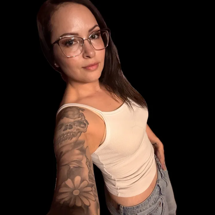 inkd_office_chick