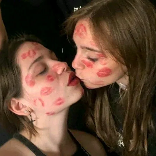 .hot.girls.les