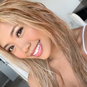 Elle :) - @idislikechz TikTok Analytics | Profile, videos & hashtags