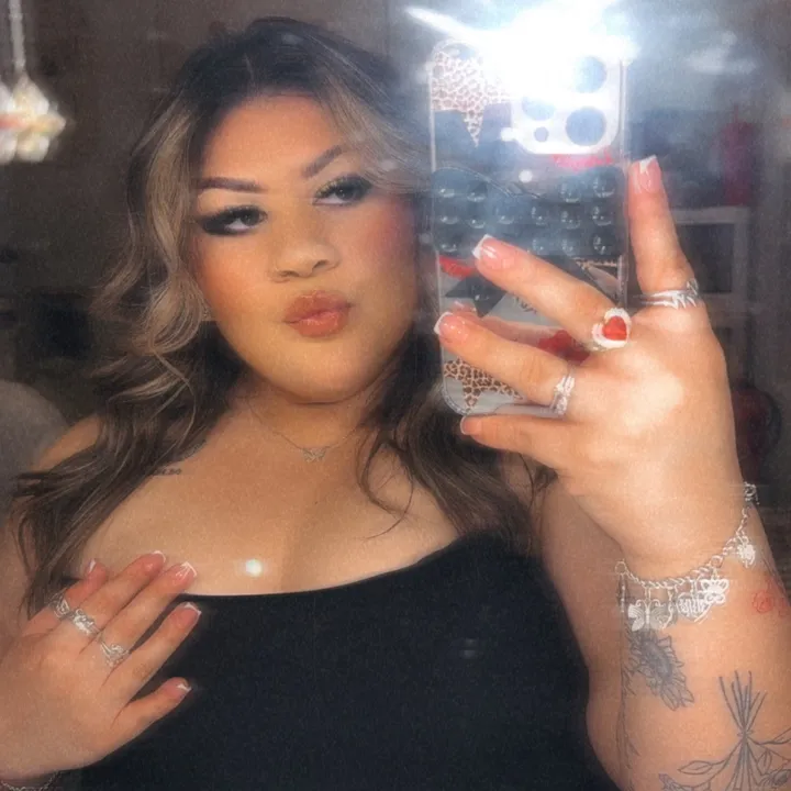 @imvanessaluna