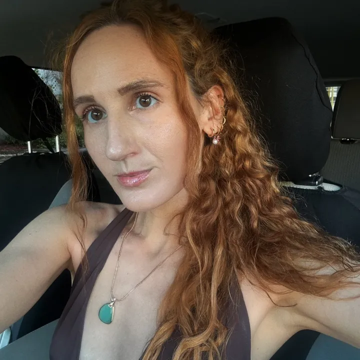 @angelfeathers_