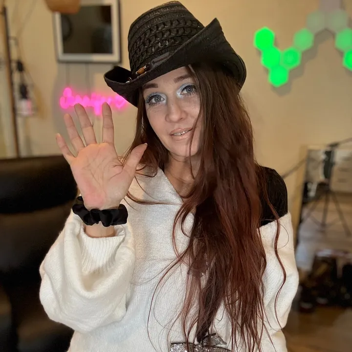 @lifewithjennileegarner