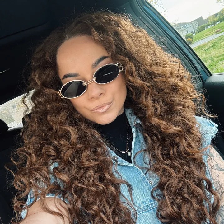elizabethwearswigs