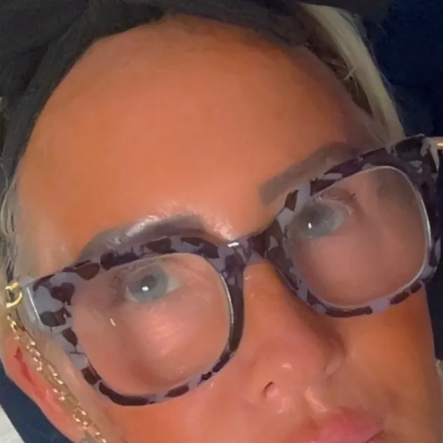 carolinehewson84