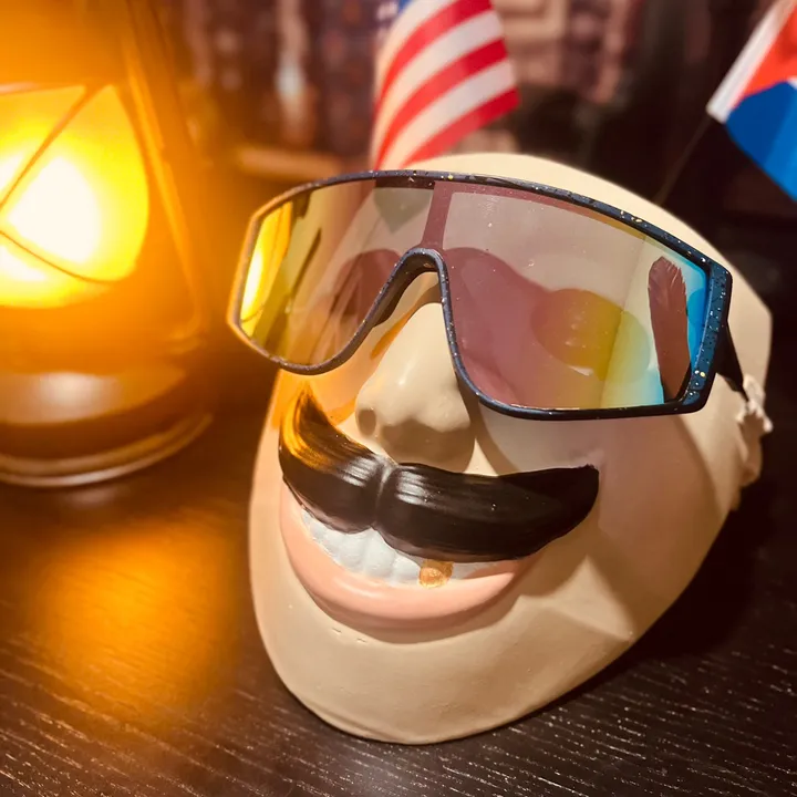 una_marti_toa_americana