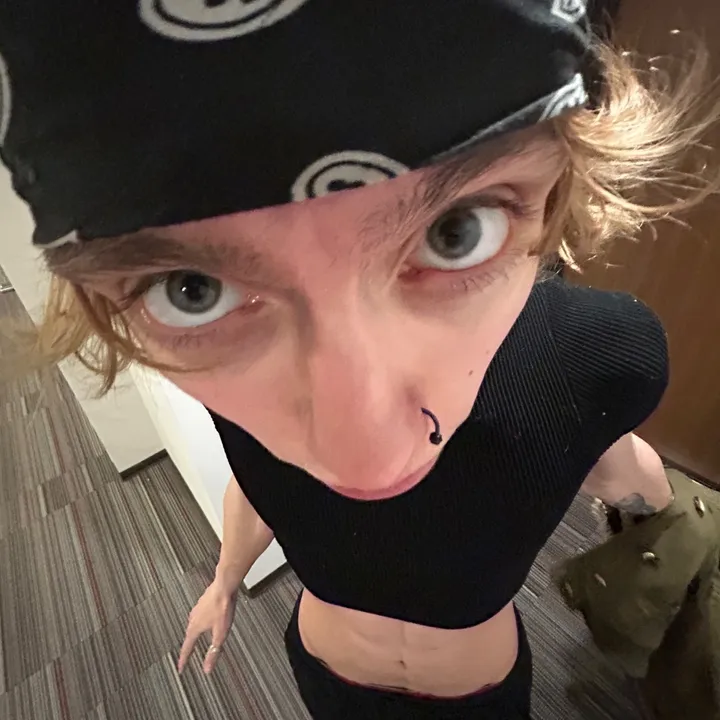 @theduder_